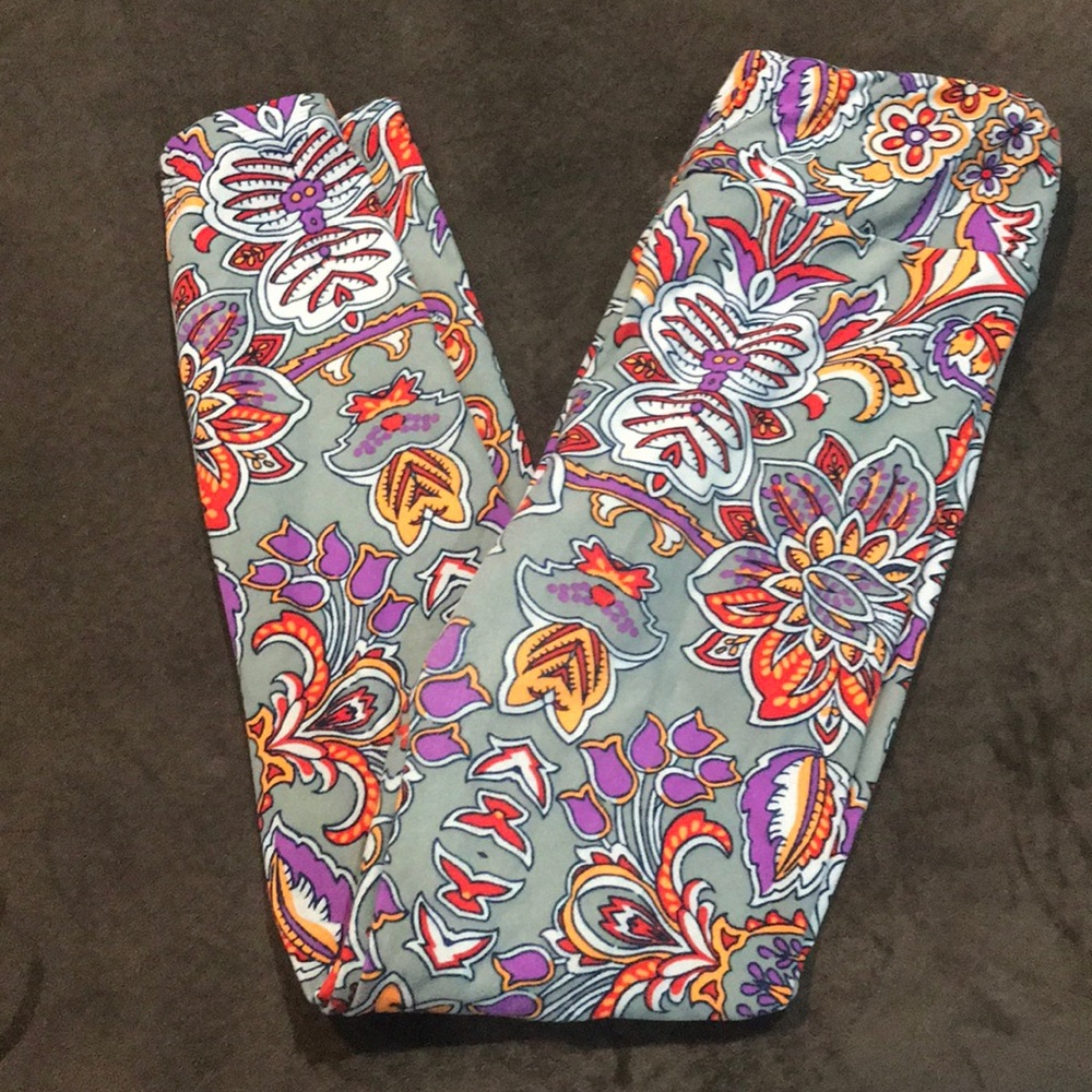 Lularoe OS paisleys